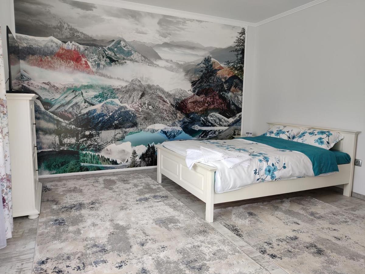 Vizuina Lupului Hotell Gura Humorului Eksteriør bilde