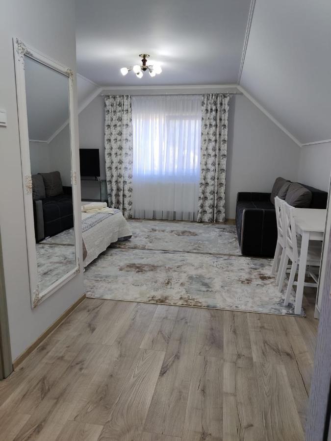 Vizuina Lupului Hotell Gura Humorului Eksteriør bilde
